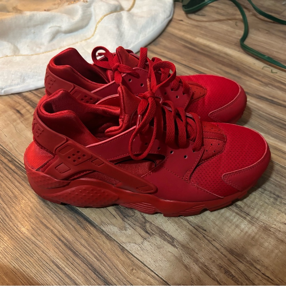 Nike Kids' Vibrant Huarache Red Sneakers